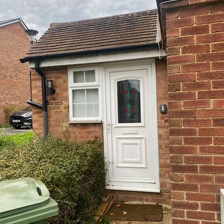 Cosy Apartment With Private Access And Kitchenette In Guildford (Adults Only) Worplesdon Exterior foto
