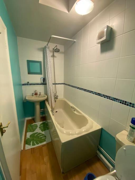 Cosy Apartment With Private Access And Kitchenette In Guildford (Adults Only) Worplesdon Exterior foto