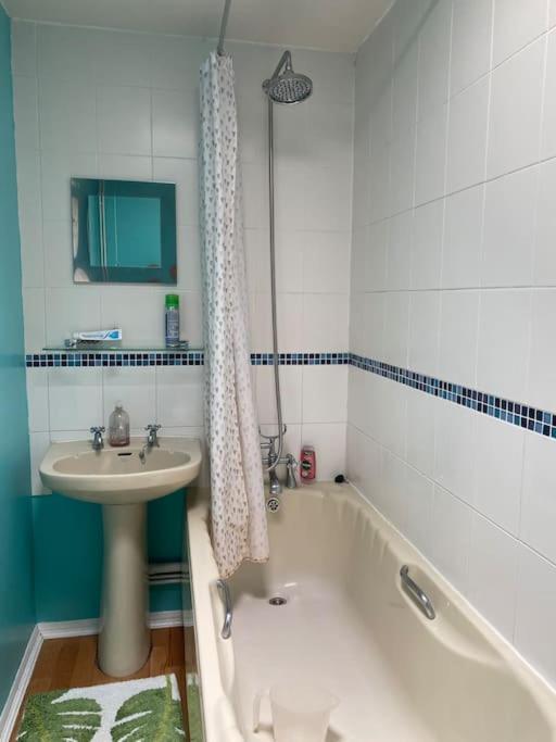 Cosy Apartment With Private Access And Kitchenette In Guildford (Adults Only) Worplesdon Exterior foto