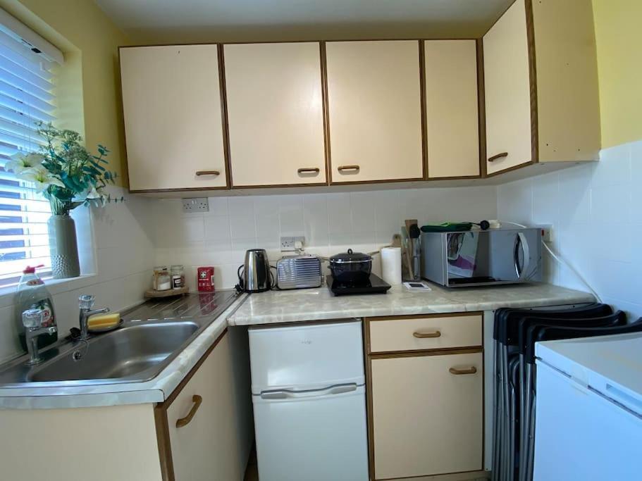 Cosy Apartment With Private Access And Kitchenette In Guildford (Adults Only) Worplesdon Exterior foto