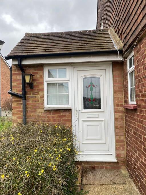 Cosy Apartment With Private Access And Kitchenette In Guildford (Adults Only) Worplesdon Exterior foto
